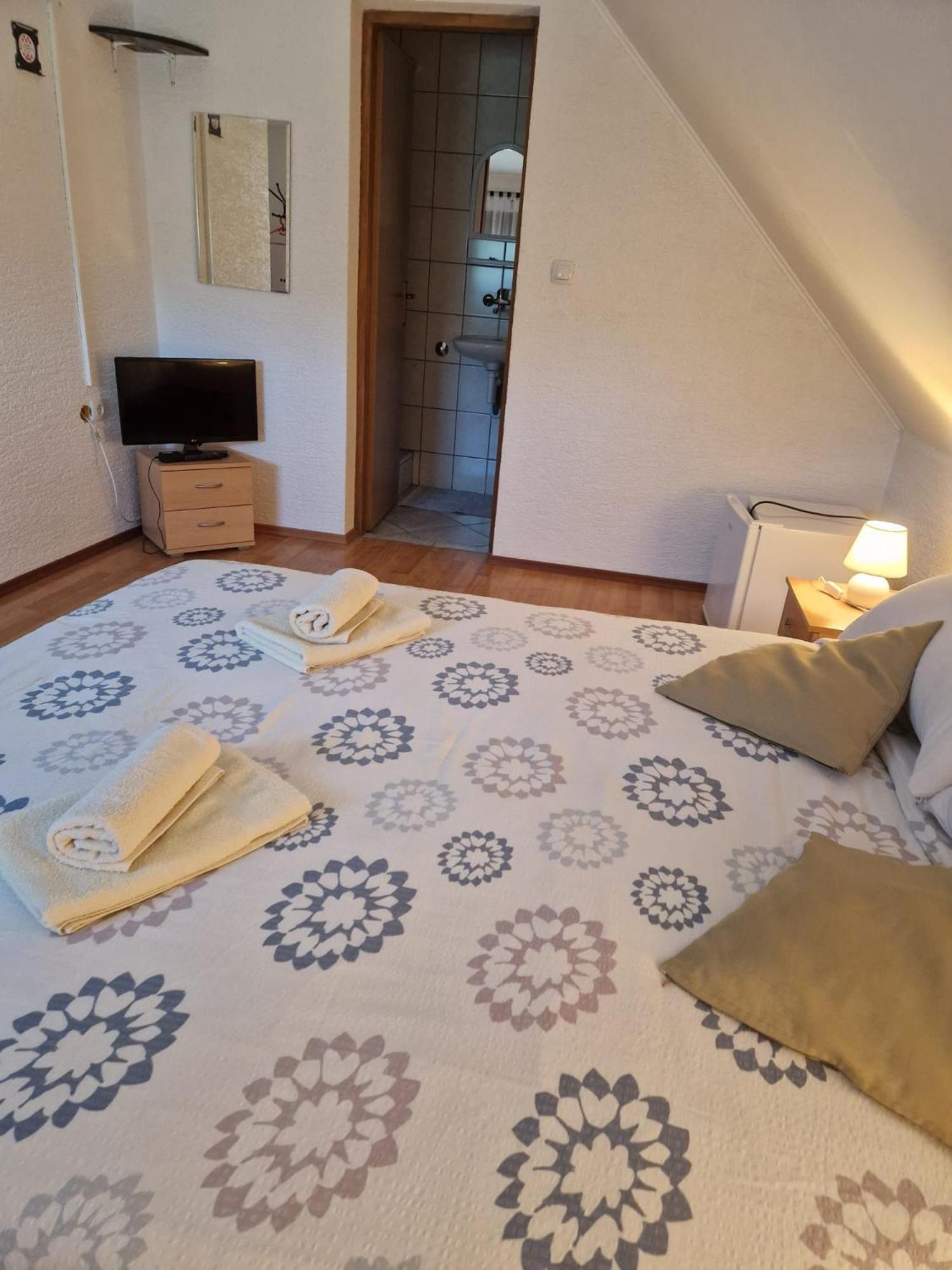 House Luketic Hotell Rastovača Exteriör bild